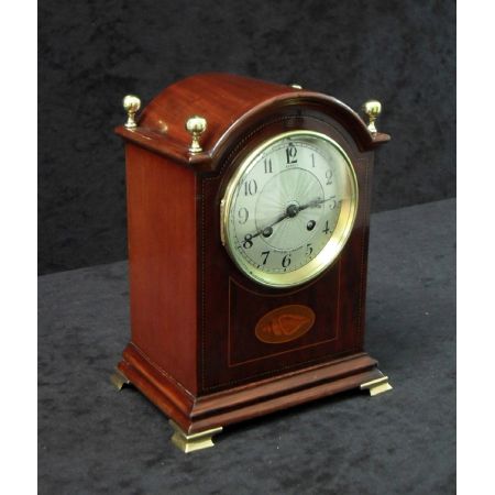 Französische Mahagoni Kaminuhr mit versilbertem Zifferblatt, 1900