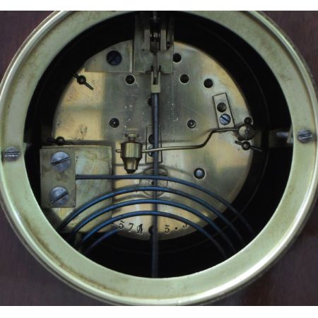 Französische Mahagoni Kaminuhr mit versilbertem Zifferblatt, 1900