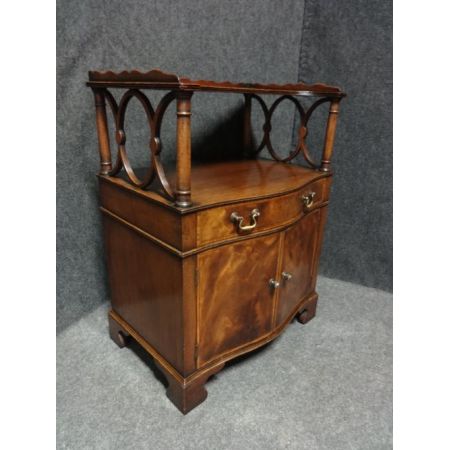 Hervorragendes Sideboard, freistehend, Serpentinenfront, Mahagoni, 1910