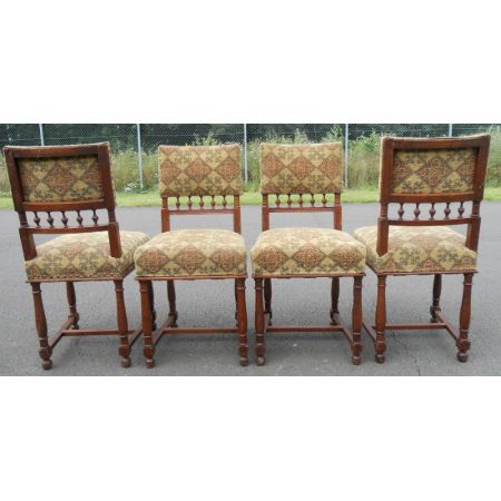 Satz von vier edwardianischen Esszimmer Stühlen aus Nussbaum 