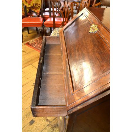 Sekretär aus dem 19. JH in Padoukholz