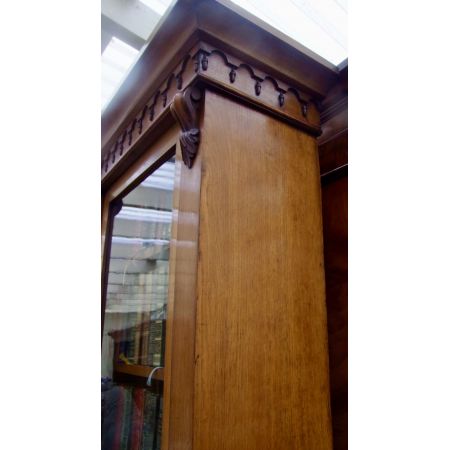 Bücherregal aus dem 19. JH in goldener Eiche.