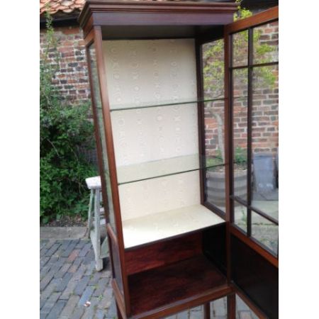  Paar edwardian Intarsien Vitrinen.  ca 1905 Massivholz