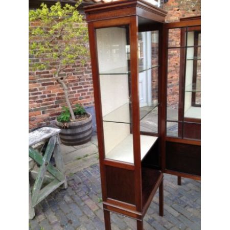  Paar edwardian Intarsien Vitrinen.  ca 1905 Massivholz