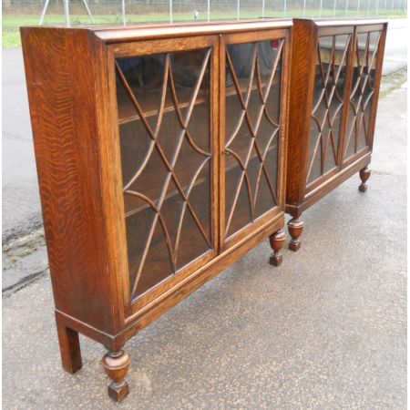  bookcase cabinets Paar Vitrinenschränke  aus Eichenholz   England 1920 