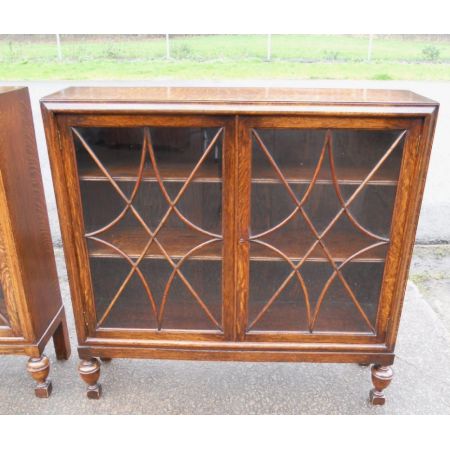  bookcase cabinets Paar Vitrinenschränke  aus Eichenholz   England 1920 