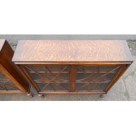  bookcase cabinets Paar Vitrinenschränke  aus Eichenholz   England 1920 