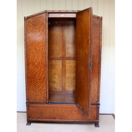 Zwanziger Jahre Eichen Kleiderschrank mit Spiegeltür