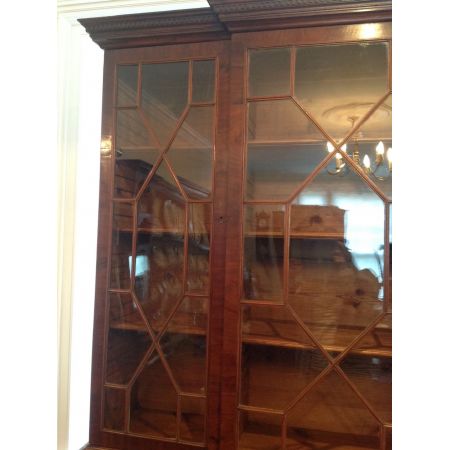 Schöner antiker edwardianischer Breakfront Bücherschrank massiv original Mahagoni 1750