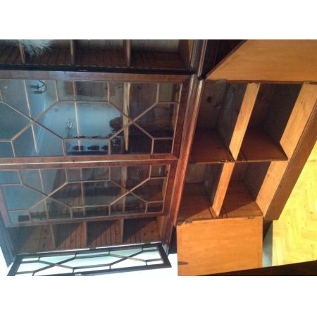 Schöner antiker edwardianischer Breakfront Bücherschrank massiv original Mahagoni 1750