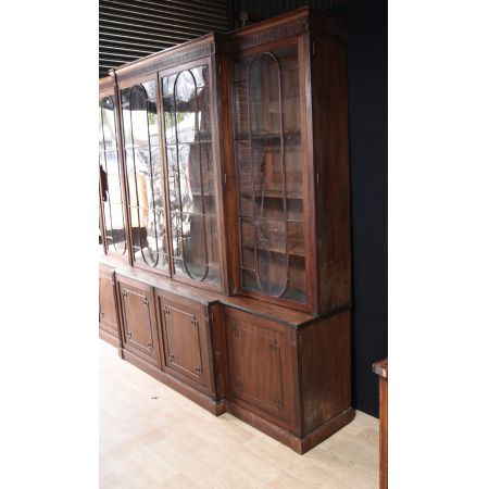 Großer antiker Breakfront Mahagoni Bücherschrank massiv original George II 1800