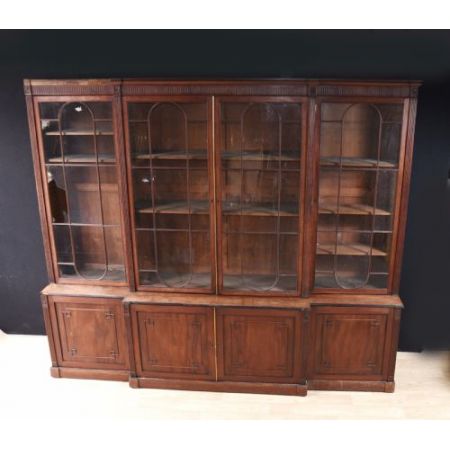 Großer antiker Breakfront Mahagoni Bücherschrank massiv original George II 1800