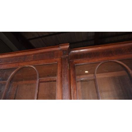 Großer antiker Breakfront Mahagoni Bücherschrank massiv original George II 1800