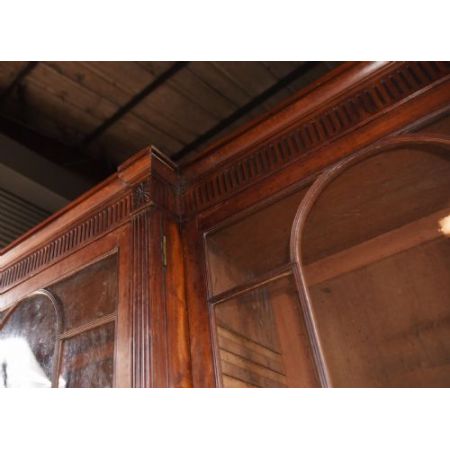 Großer antiker Breakfront Mahagoni Bücherschrank massiv original George II 1800