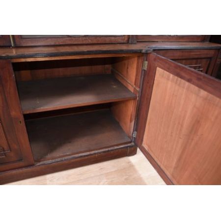 Großer antiker Breakfront Mahagoni Bücherschrank massiv original George II 1800