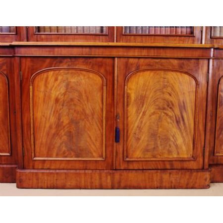 Original viktorianisches Breakfront Mahagoni Bücherregal massiv antik 1850