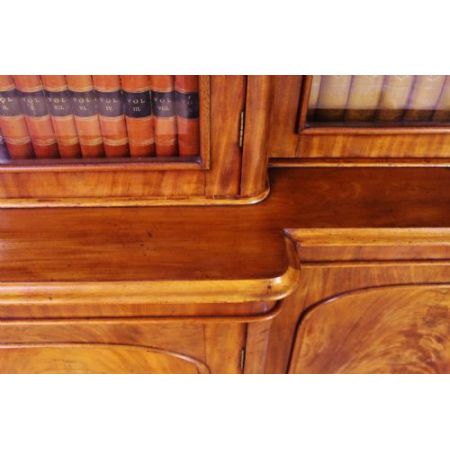 Original viktorianisches Breakfront Mahagoni Bücherregal massiv antik 1850