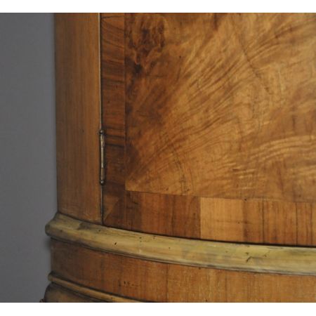 Große original antike Nussbaum Vitrine massiv englisch 1920