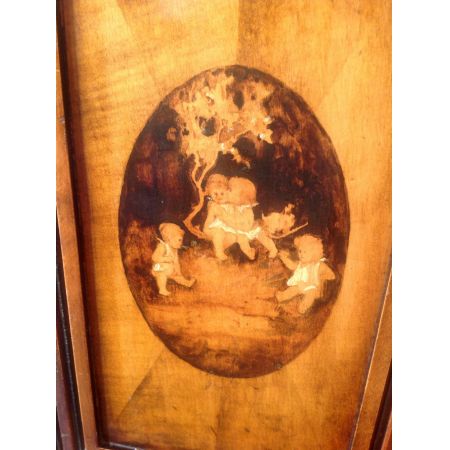 Wunderschönes original antikes Arts & Craft Schränkchen Ahornholz massiv 1906