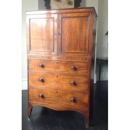 Regency Linen Press Kleiderschrank klein massiv Mahagoni antik 1800