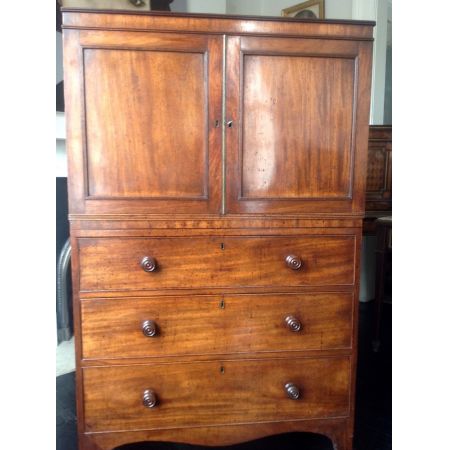 Regency Linen Press Kleiderschrank klein massiv Mahagoni antik 1800