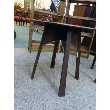 Original antiker Arts and Crafts Beistelltisch aus massiver Eiche 1900