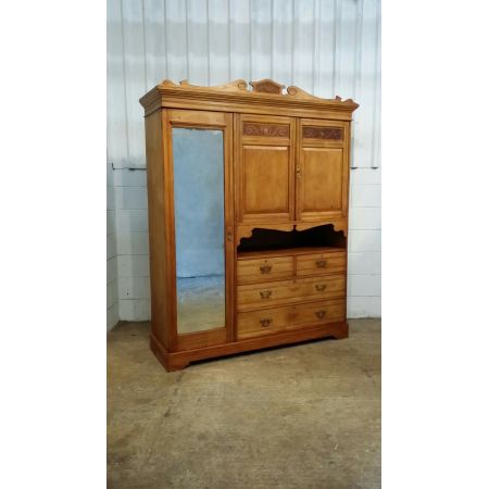 Britischer Kleiderschrank massive Esche antik 1900