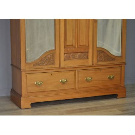 Großer edwardischer Kleiderschrank original antik Nussbaum Massiv 1890