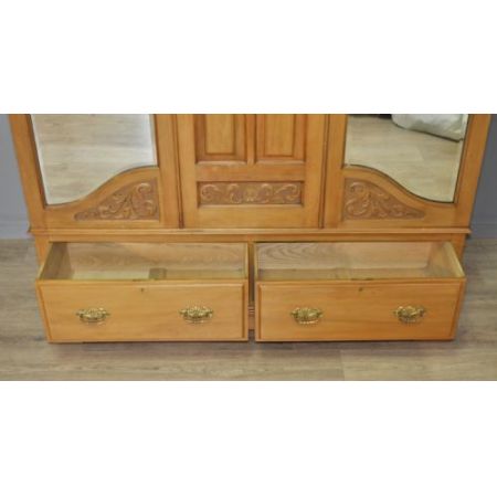 Großer edwardischer Kleiderschrank original antik Nussbaum Massiv 1890