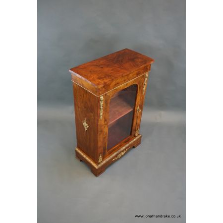 Kleine original viktorianische Nussbaum Vitrine massiv antik 1880