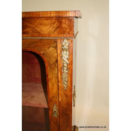 Kleine original viktorianische Nussbaum Vitrine massiv antik 1880