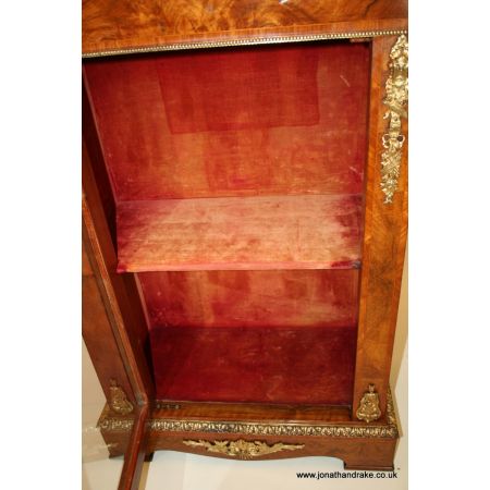 Kleine original viktorianische Nussbaum Vitrine massiv antik 1880