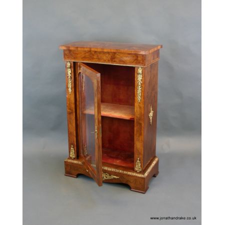 Kleine original viktorianische Nussbaum Vitrine massiv antik 1880