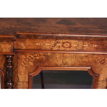 Viktorianisches original antikes Sideboard aus massivem Nussbaum 1860