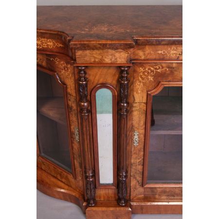 Viktorianisches original antikes Sideboard aus massivem Nussbaum 1860