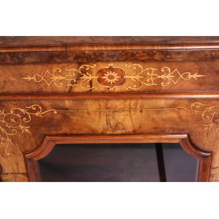 Viktorianisches original antikes Sideboard aus massivem Nussbaum 1860