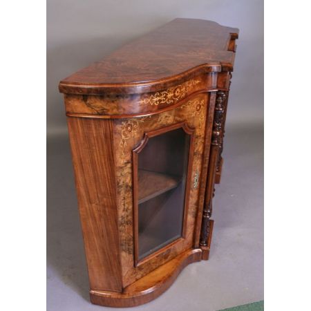 Viktorianisches original antikes Sideboard aus massivem Nussbaum 1860