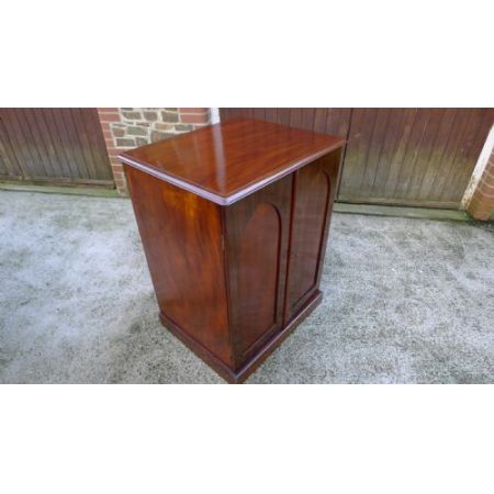 Ein viktorianischer massiver Mahagoni 30 Schubladen Sammlerschrank original antik 1880