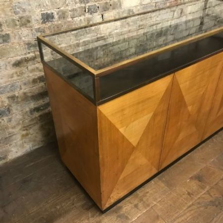 Antike Art Deco Vitrine Schaukasten Nussbaum massiv Messing 1930