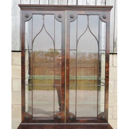 Antike massive Mahagoni Vitrine im georgischen Stil circa 1920