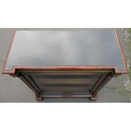 Britische original antike viktorianische ebonisierte Vitrine aus massivem  Ahorn Wurzelholz 1860