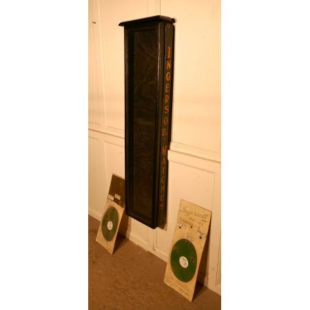 Ingersoll Wandbehang Dekoration Vitrine massiv original antik 1910