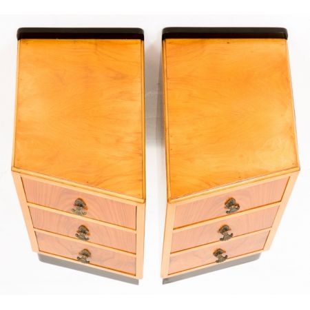 Antikes Paar Nussbaum Art Deco Beistelltische Nachttische massiv 1930