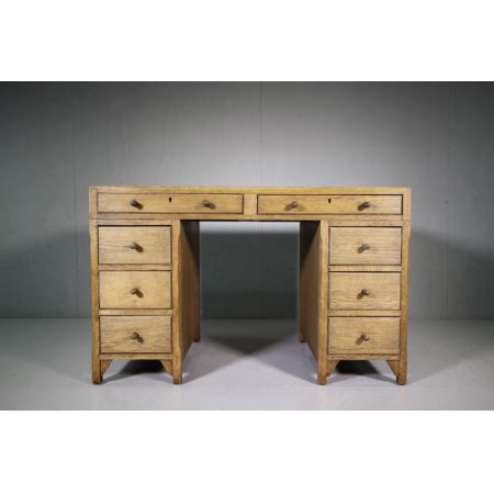 Britischer Antiker Pedestal Schreibtisch aus massiver Eiche 1930