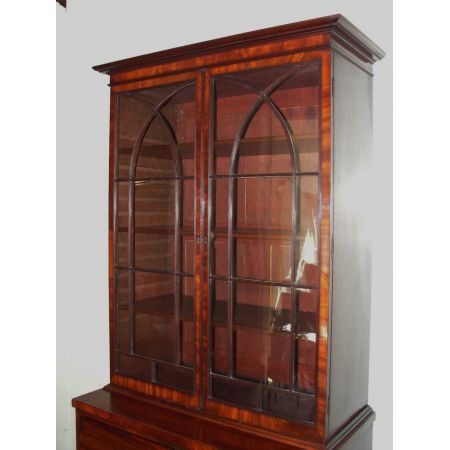 Antiker Schmaler original englischer georgischer Mahagoni Massivholz Sekretär mit Bücherregalaufsatz bureau bookcase um 1810