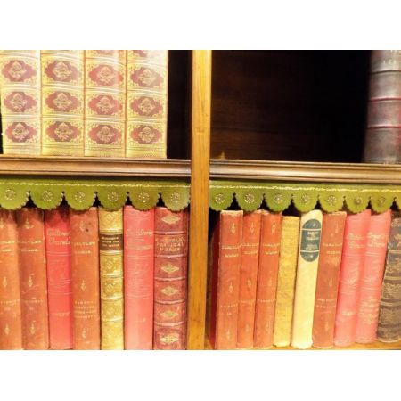 Englisches Antikes Voktorianisches Qualitativ hochwertiges Grat Nussbaum Massivholz offenes Bücherregal 1860-1870