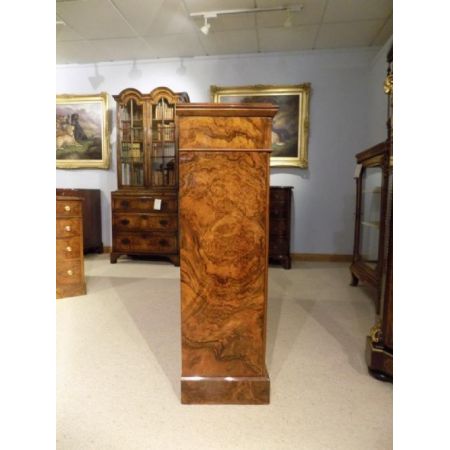 Englisches Antikes Voktorianisches Qualitativ hochwertiges Grat Nussbaum Massivholz offenes Bücherregal 1860-1870