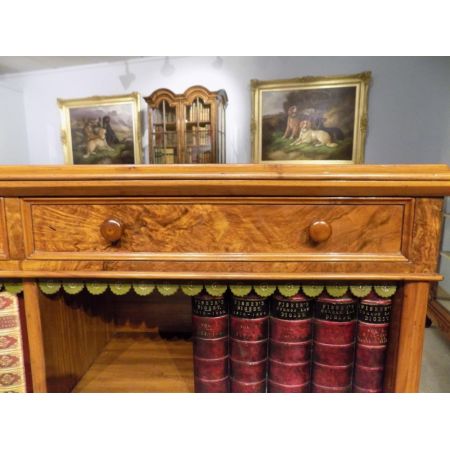 Englisches Antikes Voktorianisches Qualitativ hochwertiges Grat Nussbaum Massivholz offenes Bücherregal 1860-1870