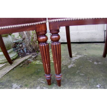 Britisches Antikes Set aus vier Esszimmerstühlen aus dem 1850 in massivem Mahagoni