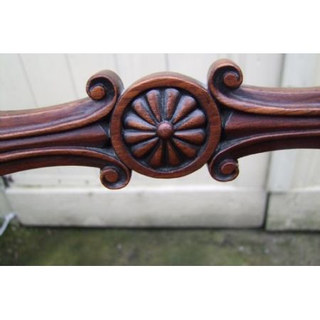 Britisches Antikes Set aus vier Esszimmerstühlen aus dem 1850 in massivem Mahagoni